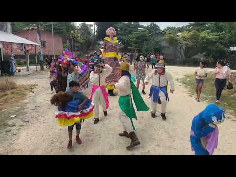 Recorrido baile de la cabeza de coche por las principales calles del pueblo de Dolores Petén 
