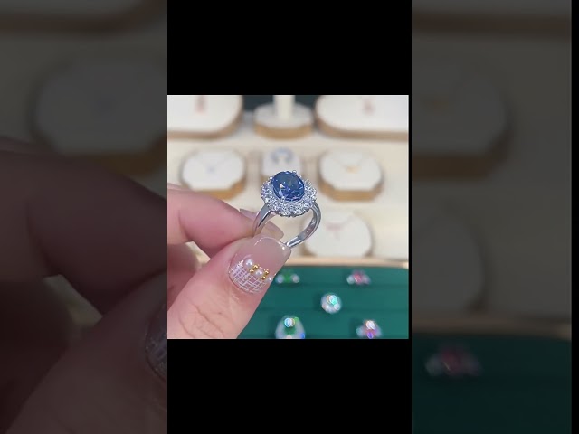 Vídeo relacionado con GemKing DY120168-S-W-HB-9 New Designs High Carbon Diamond Oval Eternity Jewelry Engagement Anniversary Royal Pure CZ 8A Silver s925 Wedding Rings