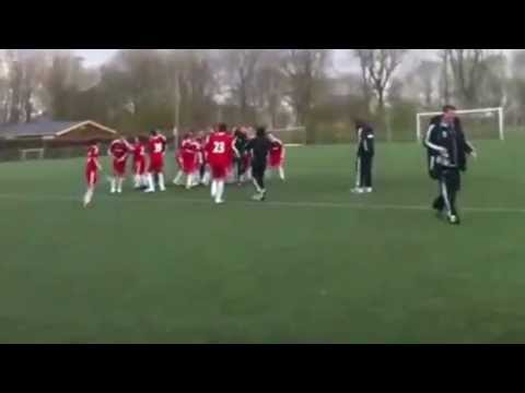 210412 Kampioen I (feest op het veld)