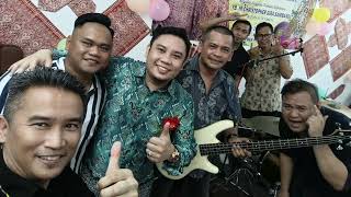 Download lagu Sepating bungai jarau - Rickie Andrewson & One Night Stand mp3