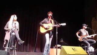 Mo Pitney.  I Met Merle Haggard Today.  12-11-2015