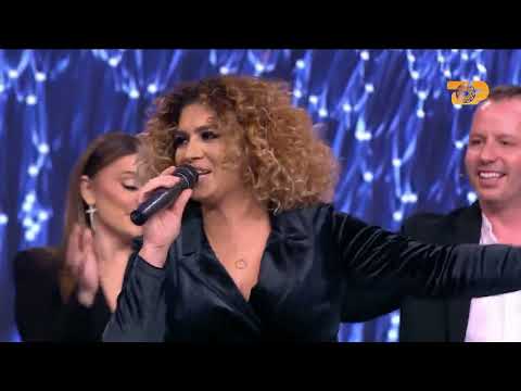 Denisa Gjezo ndez studion me këngë greke (Eimai kala) – E Diell 16.04.2023