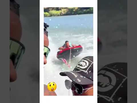 😂😂😂 #mar #letsgetspanish #humor #memes #funny #latam #bote #hombre #video #tubo #flotador