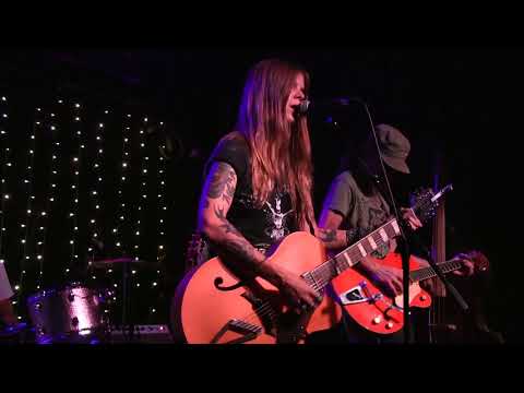 SARAH SHOOK AND THE DISARMERSNOTHIN' FEELS RIGHT BUT DOIN' WRONG