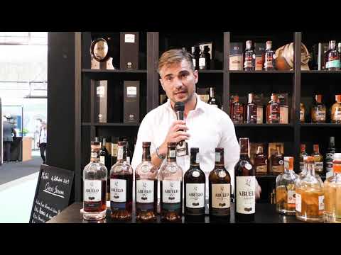 Cristóbal Srokowski di Ron Abuelo allo stand di OnestiGroup al Roma Bar Show