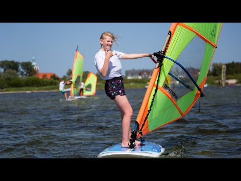 download lagu mp3 mp4 Windsurfing Camp, download lagu Windsurfing Camp gratis, unduh video klip Windsurfing Camp