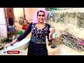 चूल्हा को मिट्टी और गाय का गोबर से लीप�