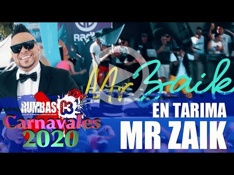 Mr Saik en tarima desde el parque Union de Chitre carnavales 2020