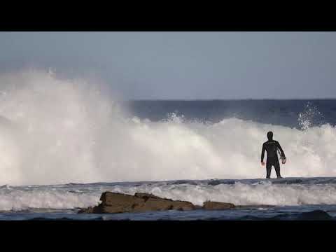 Clean waves at Thurso East