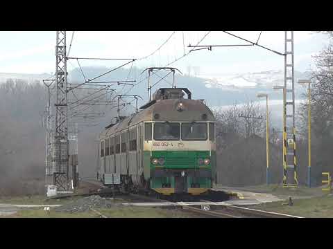 Panťák ZSSK 460.045-052 v zastávke Šarišské Michaľany