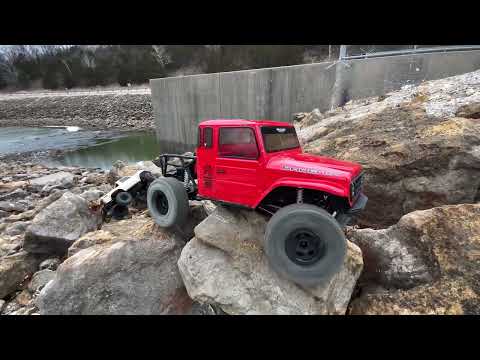 Traxxas TRX4 Sport VS Vanquish Pheonix RTR - Bash - Trail - Review!! - 4K