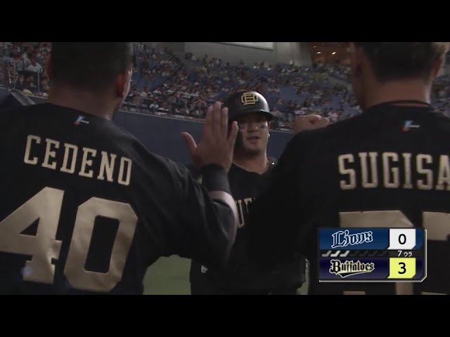 【7回裏】バースデーアーチ!! バファローズ・森友哉 バックスクリーンへの7号2ランHRを放つ!!   2024年8月8日 オリックス・バファローズ 対 埼玉西武ライオンズ