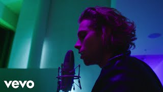 Tem versão acústica de Want You Back na área
