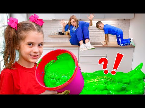 Eva and Friends Boys vs Girls Challenge and Science Experiments