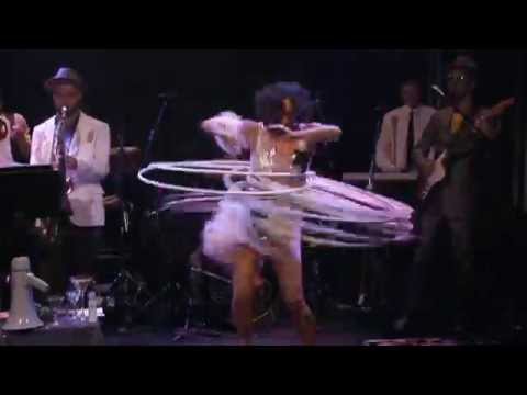 Silvia Machete - Toda bêbada canta