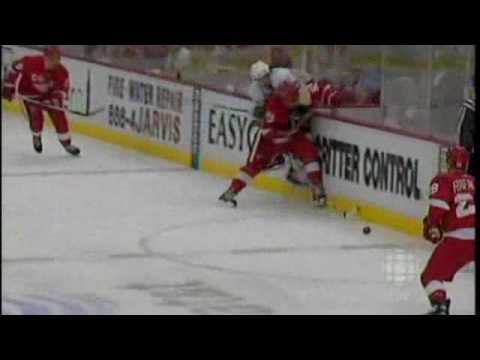 Johan Franzen Knees Sidney Crosby