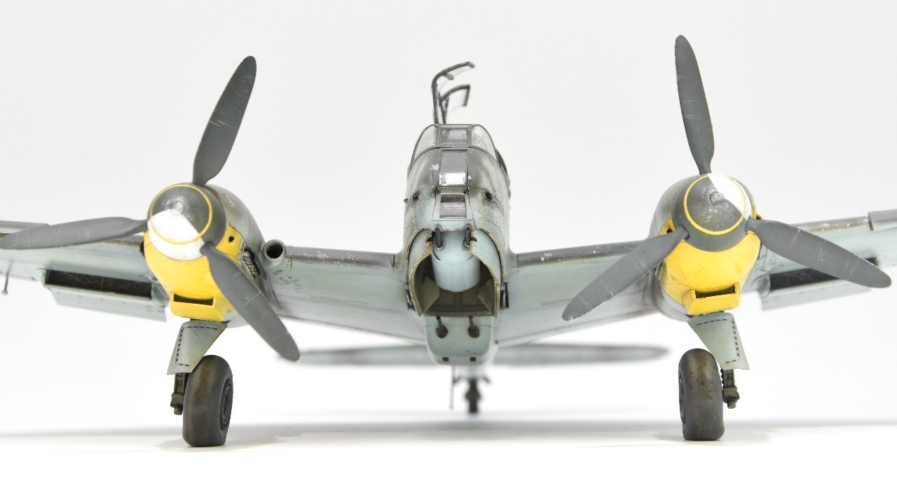 Messerschmitt Me 410 B-2/U2/R4, Meng Model LS-004 (2015)