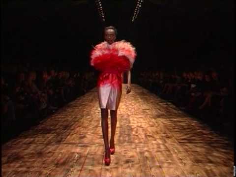 Paris : Giambattista ValliFashion show- Ready to Wear Spring/Summer 2010