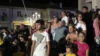 villanova-del-battista-esulta-all-arrivo-del-giglio-in-piazza