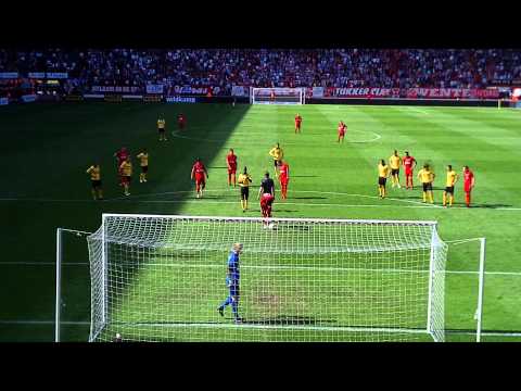 Fc Twente Roda Jc. de eerste penalty van Ruiz.