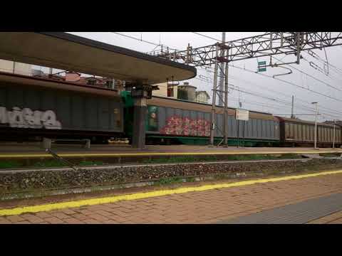 E 412 con merci in transito a Lodi