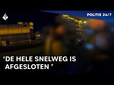 Fietsers op de snelweg in de Beneluxtunnel | POLITIE 24/7