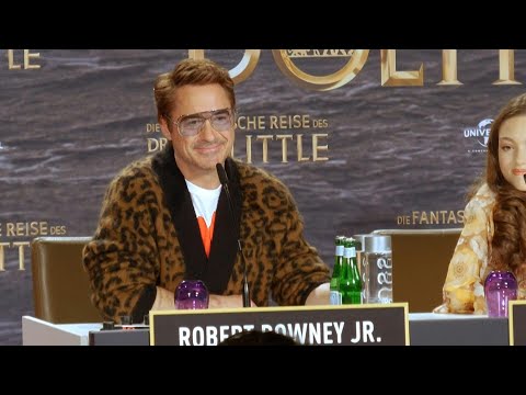 Video Thumbnail: Tierischer Spaß mit Robert Downey Jr. in Berlin | AFP