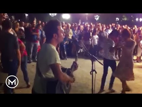 Medley (La bamba- Twist and Shout ) -  in Paris Notre Dame