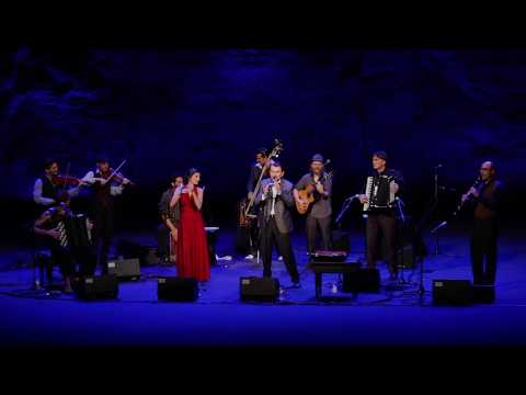 Skakavac - Barcelona Gipsy balKan Orchestra feat. Bora Dugić - Live at Teatre Grec (2017)