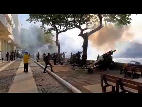 Salva de tiros de canhão no Forte de Copacabana nos 200 anos da independência do Brasil