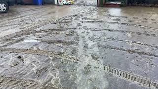 esonda-il-rio-mercatello-strade-portoni-e-negozi-invasi-dal-fango