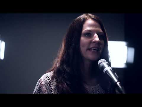 Wertvoll - Petra Reinke ft.  Amaniá (Official Music Video)