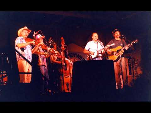 Highwoods Stringband 1977-09-02 Delaware Bluegrass Festival, Gloryland Park, Bear, DE Set 1