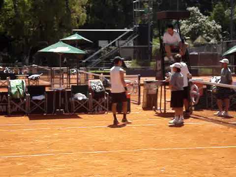 Jaroslav Pospisil se enfurece con el juez de silla.