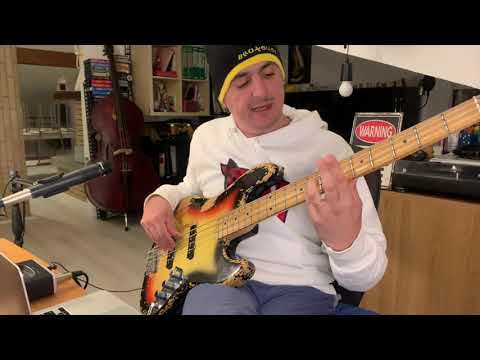 Funk "out" Groove in Bm7 - L'utilizzo della 7a maggiore su accordi minori - Lezione basso 97