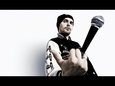 Noize MC отобрал камеру у фаната (Пермь, 08.12.2017)