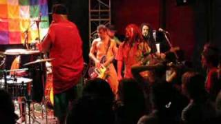 Karamelo Santo: Guerrillero