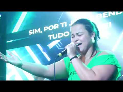 Quem me Chamou é Maior/Tudo Entregarei - in church