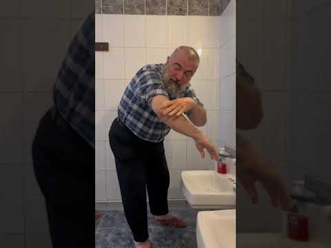 Hoxhë Ferid Selimi ja dërgon një video një personit i cili nuk dinte si miret Abdesi