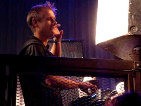 Armin van Buuren @ Armada night ADE 2009 - Encore, Find Yourself (Cosmic Gate remix)