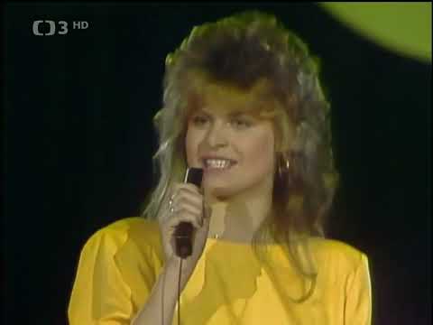 Sylva Schneiderová - Na co sázíš [Čtyřlístek 1987] ENG. Subtitles
