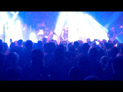 download lagu mp3 mp4 Sum 41 13 Voices Tour, download lagu Sum 41 13 Voices Tour gratis, unduh video klip Sum 41 13 Voices Tour