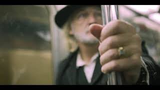 “Lite Night Train”, el Nuevo video del artista estadounidense Tom “The Suit Forst