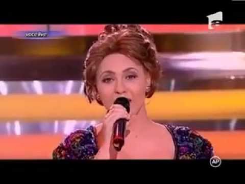 Jo ( Ioana Anuța ) se transforma in Gabi Lunca - "La carciuma de la drum" - Te cunosc de undeva
