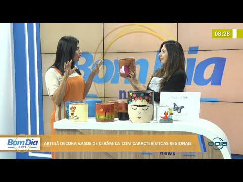 Artesã decora vasos de cerâmica com características regionais 05 01 2022