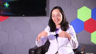 Өсвөр насны тухай эмч ярьж байна