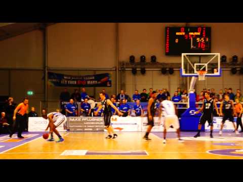 Spielbeginn der Partie der Oettinger Rockets Gotha gegen die BG Karlsruhe am 24.11.2012