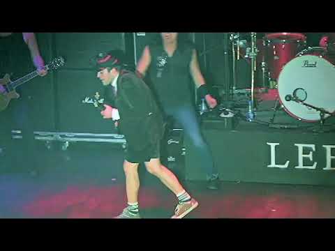 download lagu mp3 mp4 Thunderstruck Band, download lagu Thunderstruck Band gratis, unduh video klip Thunderstruck Band