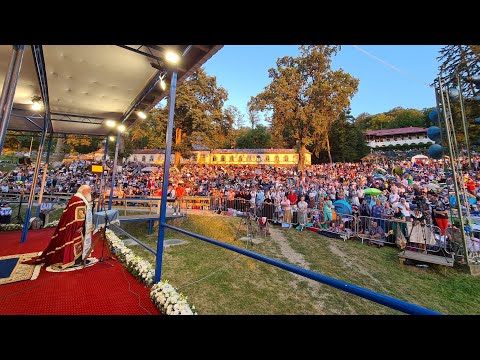 Părintele Mitropolit Andrei și pelerinii de la Nicula: „O, Măicuță Sfântă”