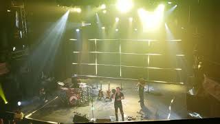 Dennis Lloyd - never go back ( live at le corona Montréal 2019 ) new song